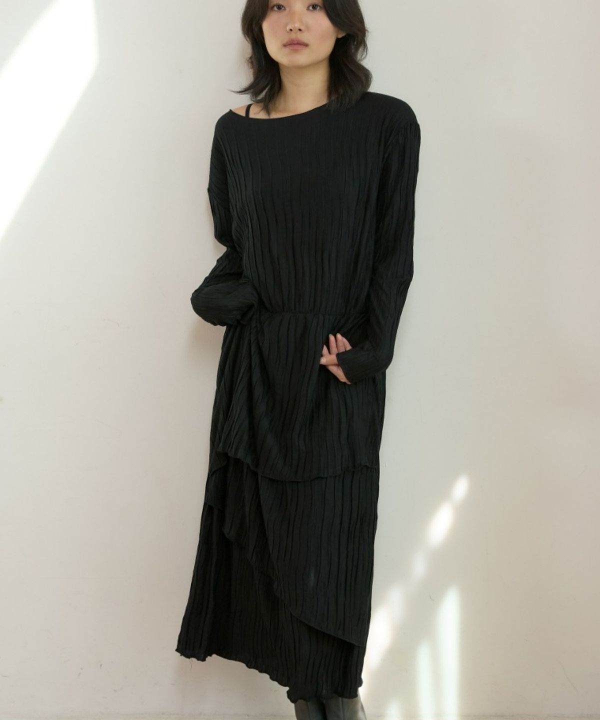 위오이(WIOE) Pleats Layered Dress_Black