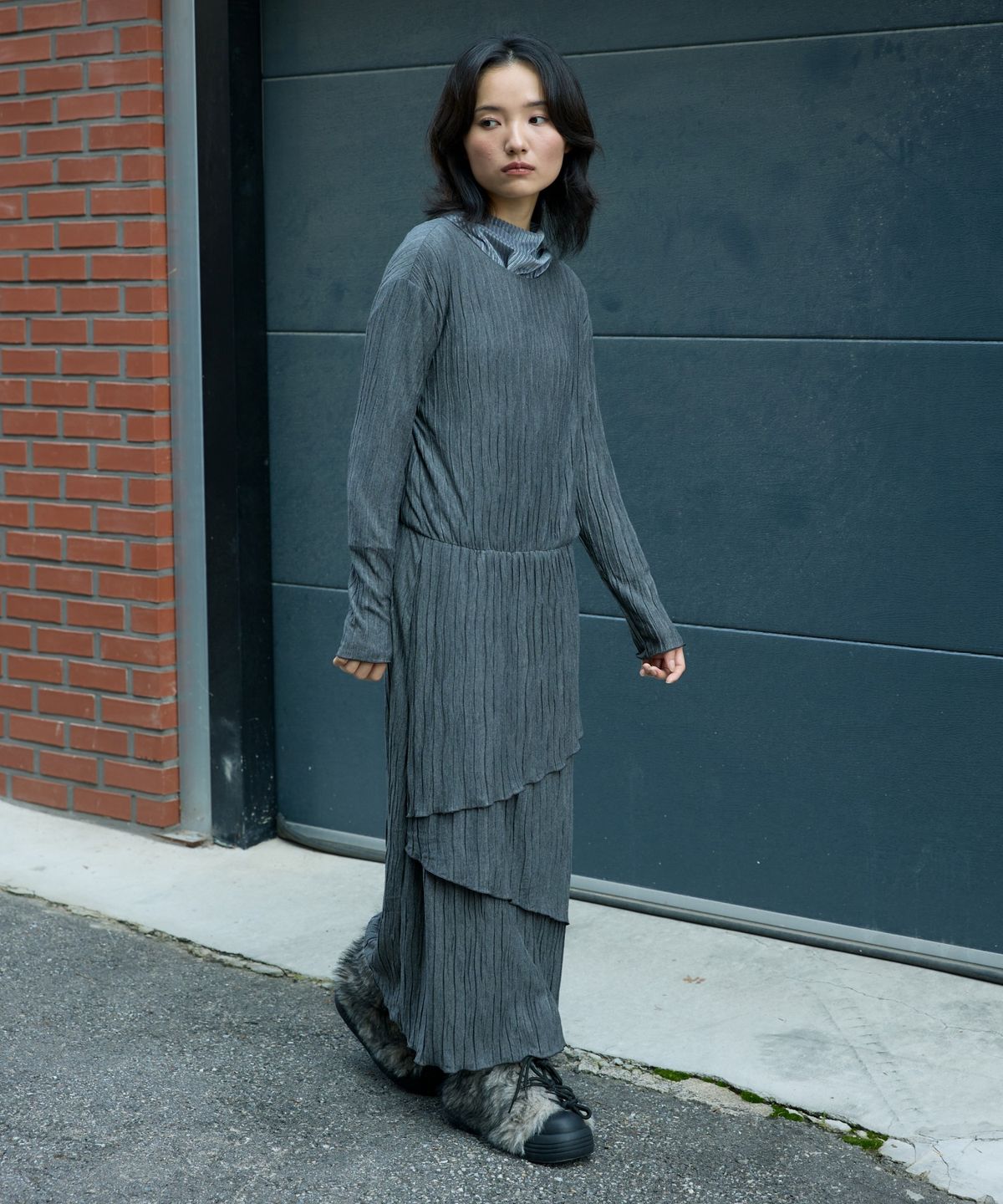 위오이(WIOE) Pleats Layered Dress_Charcole