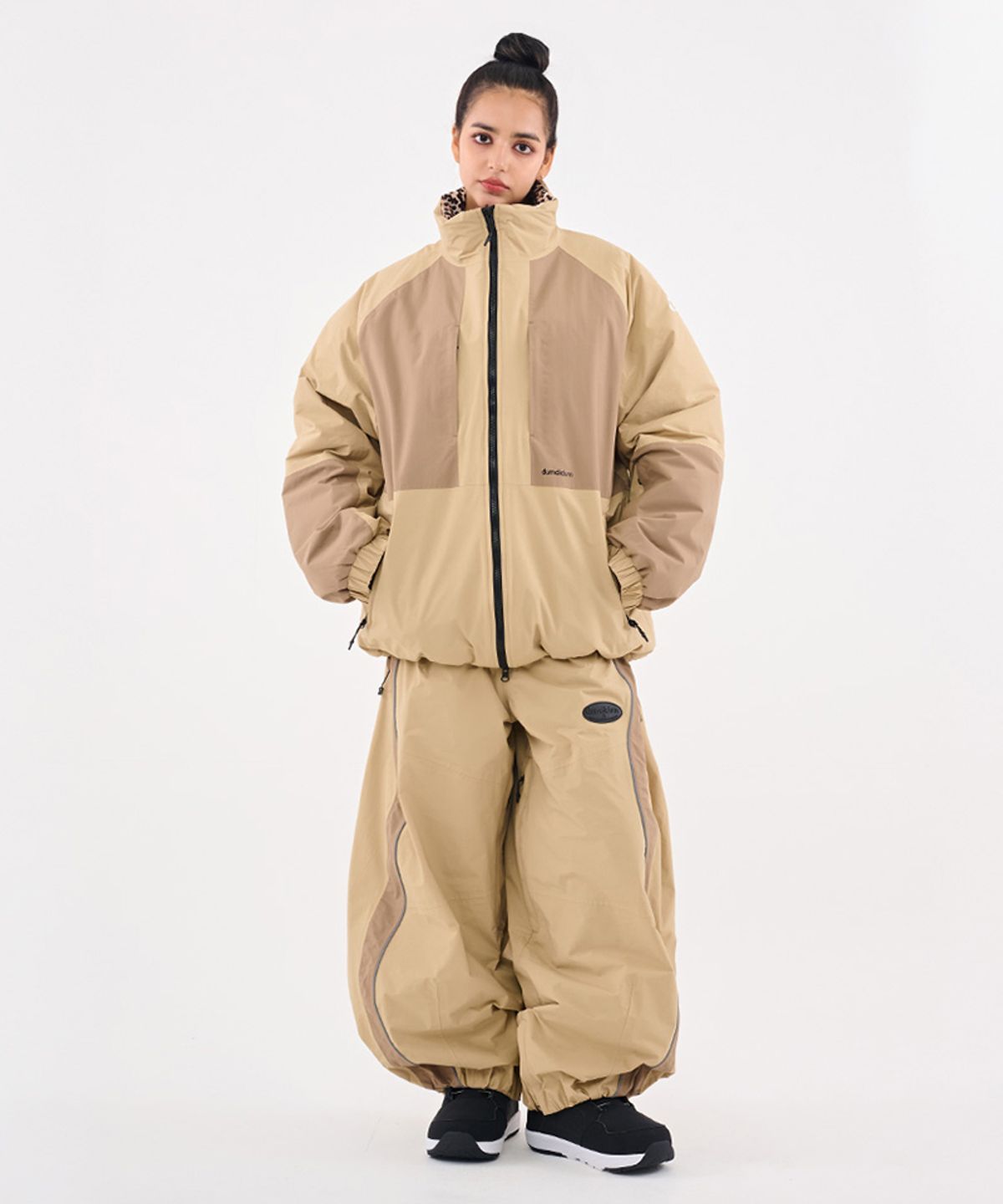 돌아우터웨어(DOLL OUTERWEAR) [DOLL X DUMDIDUM] 2526 리버시블 티로 패딩 자켓&팬츠 세트 BEIGE 남녀공용