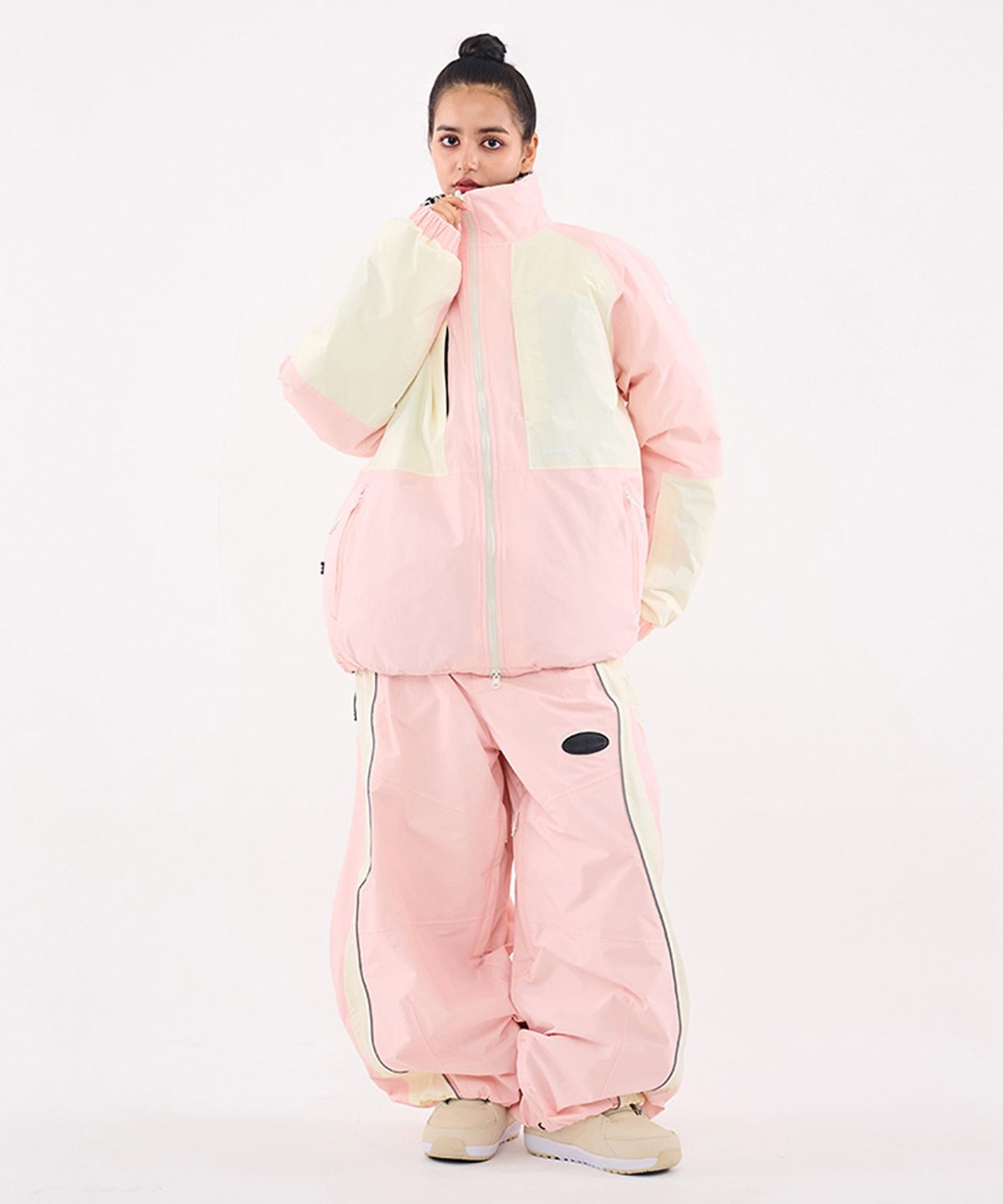 돌아우터웨어(DOLL OUTERWEAR) [DOLL X DUMDIDUM] 2526 리버시블 티로 패딩 자켓&팬츠 세트 BABY PINK 남녀공용
