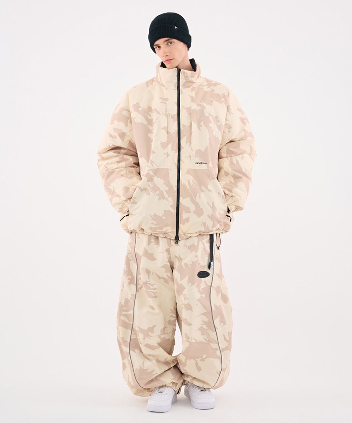 돌아우터웨어(DOLL OUTERWEAR) [DOLL X DUMDIDUM] 2526 리버시블 티로 패딩 자켓&팬츠 세트 MILLITARY 남녀공용