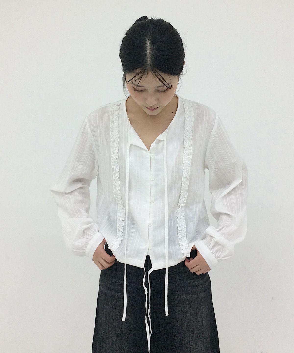 아포엠(APOEM) Ruffle Blouse (3C)