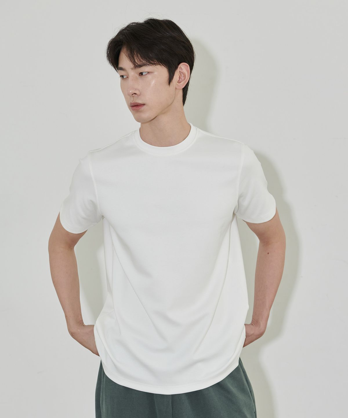 챕터엑스(CHAPTER.X) 올라운드 소프트 세미 머슬핏 하프셔츠 (White)