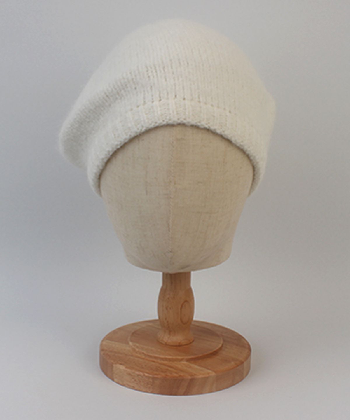 유니버셜 케미스트리(UNIVERSAL CHEMISTRY) Wool White Knit Beret 울베레모