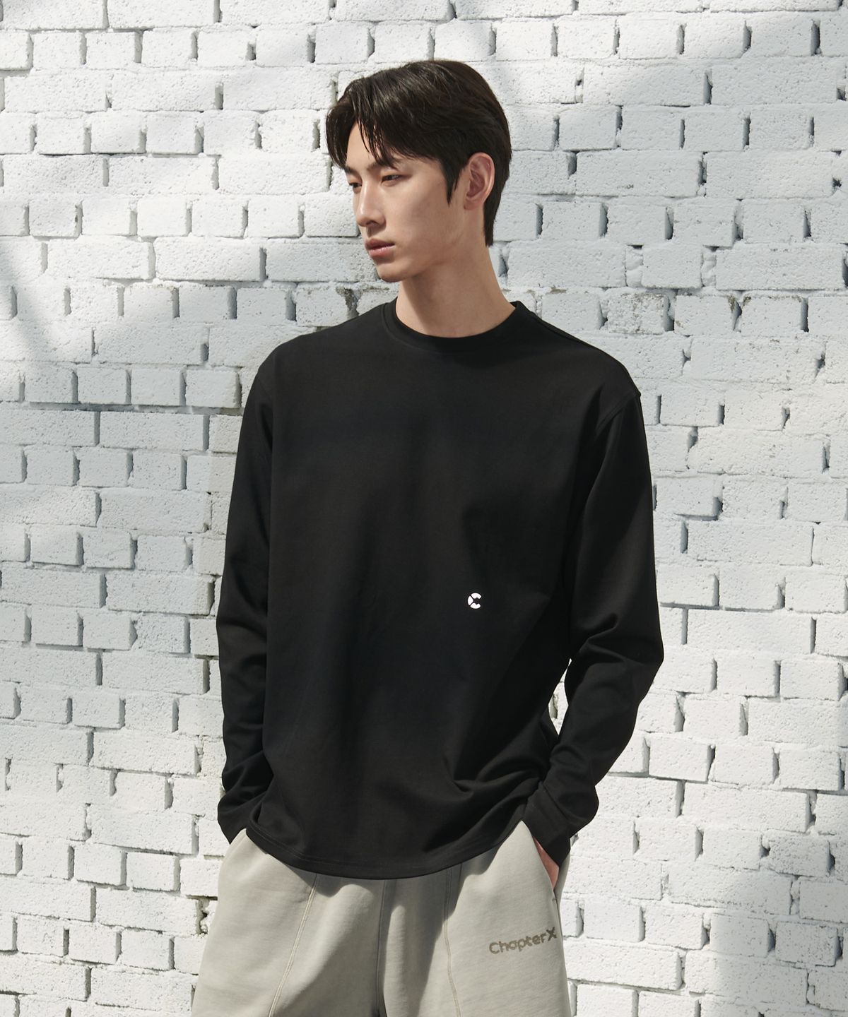 챕터엑스(CHAPTER.X) 세미 오버핏 소프트 롱 슬리브 (Black)
