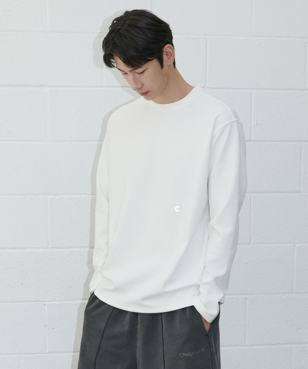 챕터엑스(CHAPTER.X) 세미 오버핏 소프트 롱 슬리브 (White)
