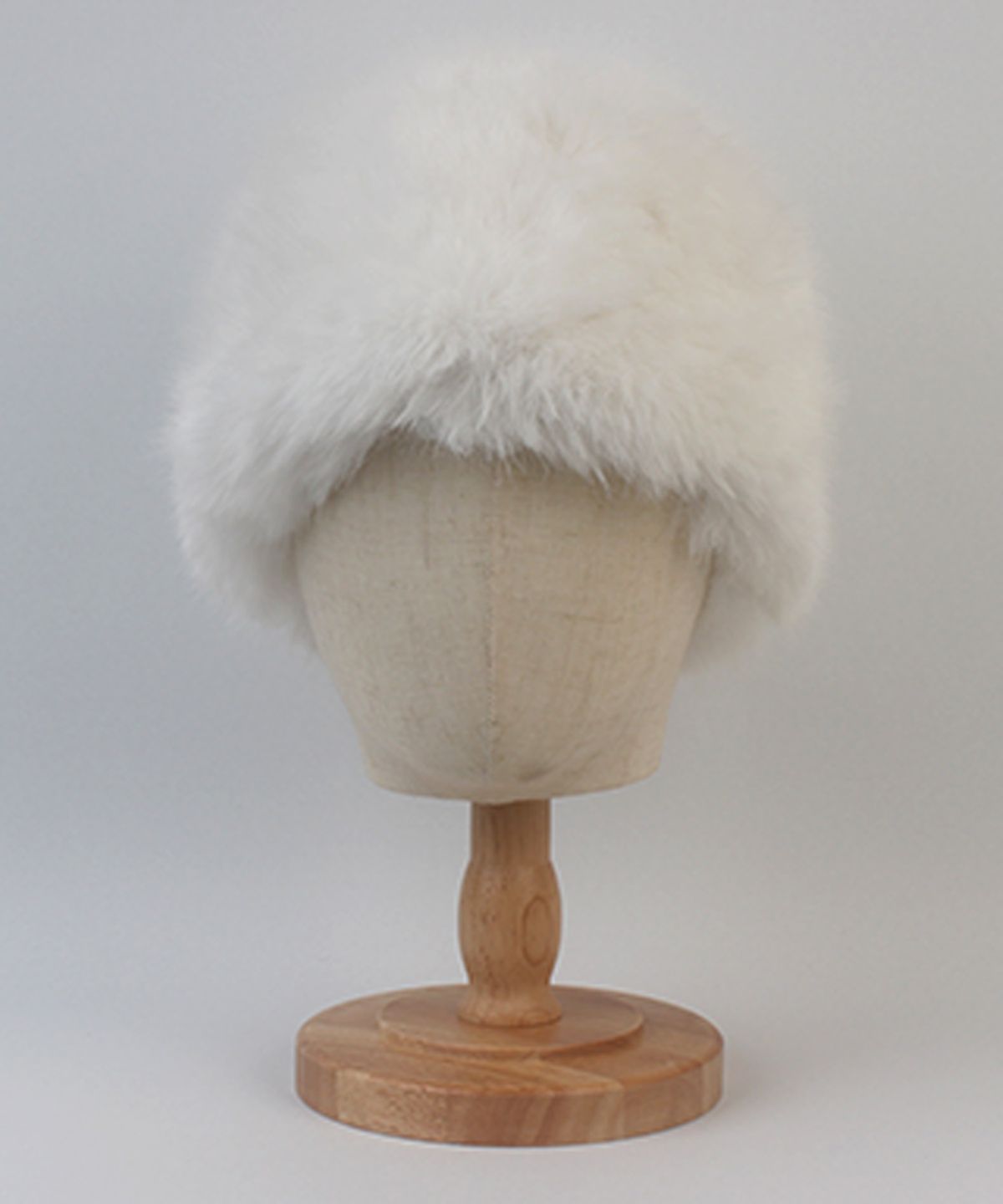 유니버셜 케미스트리(UNIVERSAL CHEMISTRY) Eskimo Fur White Bucket Hat 퍼버킷햇