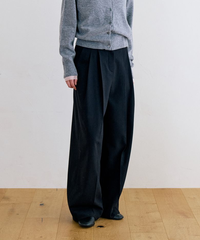 LUX WOOL WIDE FIT TWO TUCK SLACKS - BLACK