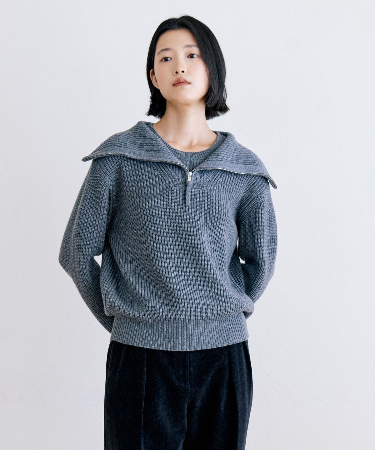 노티아(NOTIA) HALF JOIN ZIP-UP KNIT - GRAY