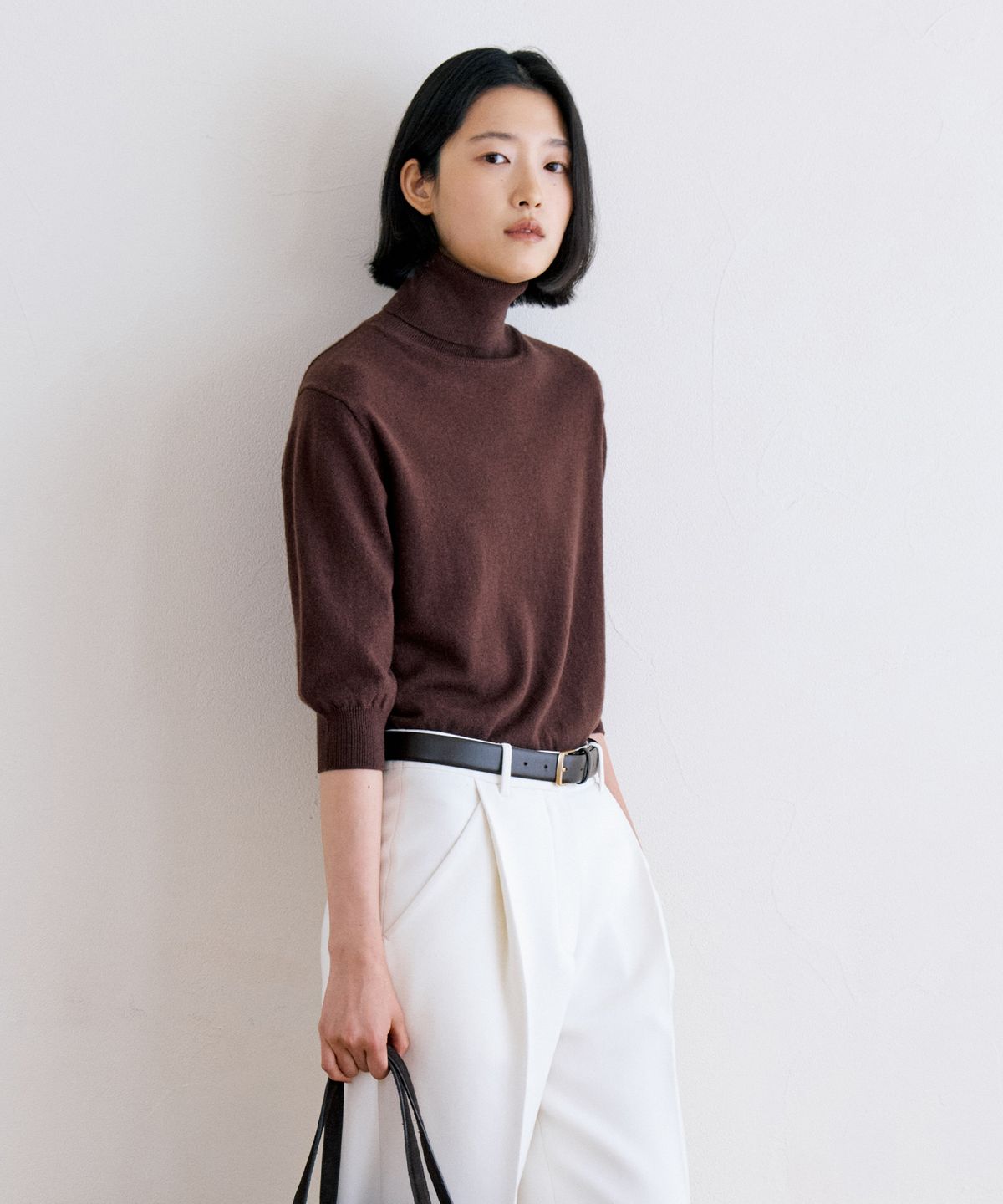 노티아(NOTIA) WOOL100 TURTLE NECK HALF KNIT - BROWN