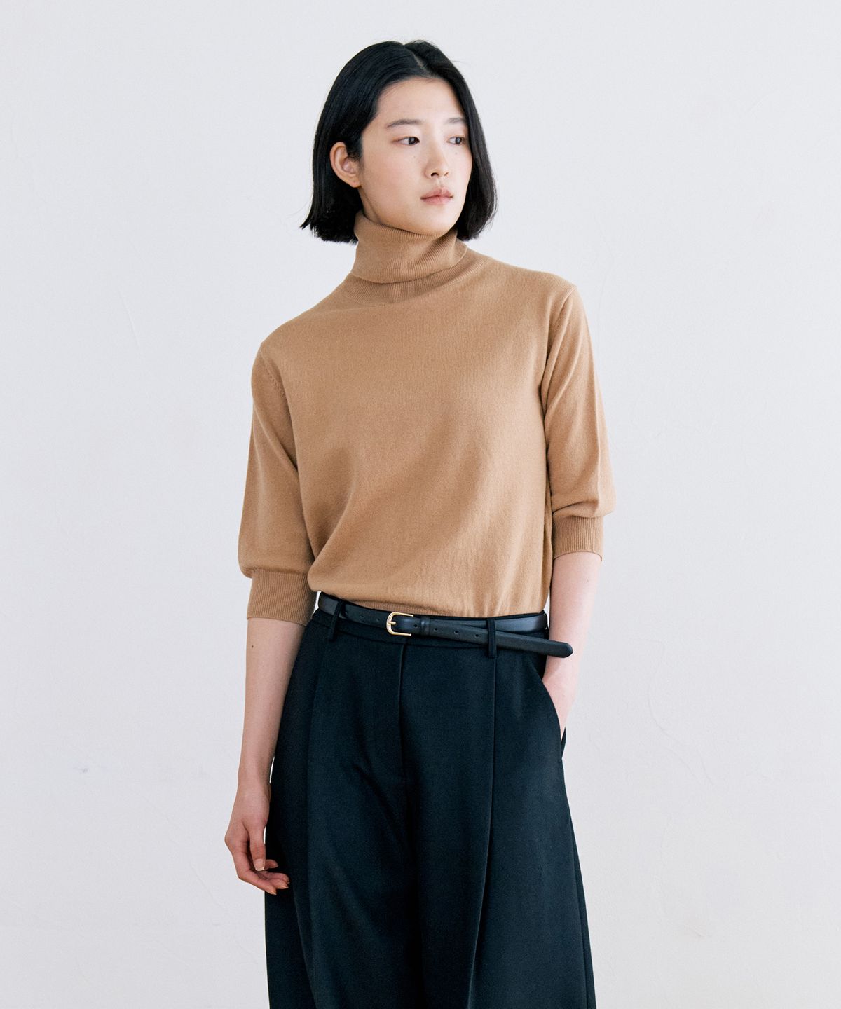 노티아(NOTIA) WOOL100 TURTLE NECK HALF KNIT - BEIGE