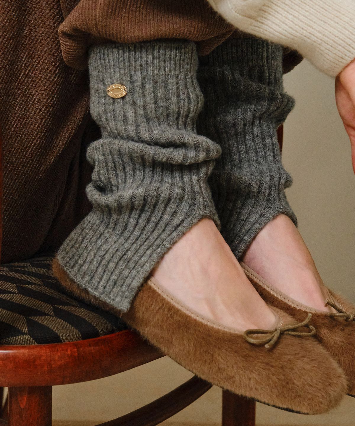 논로컬(NONLOCAL) Slit Woolen Knit Leg Warmer - Grey