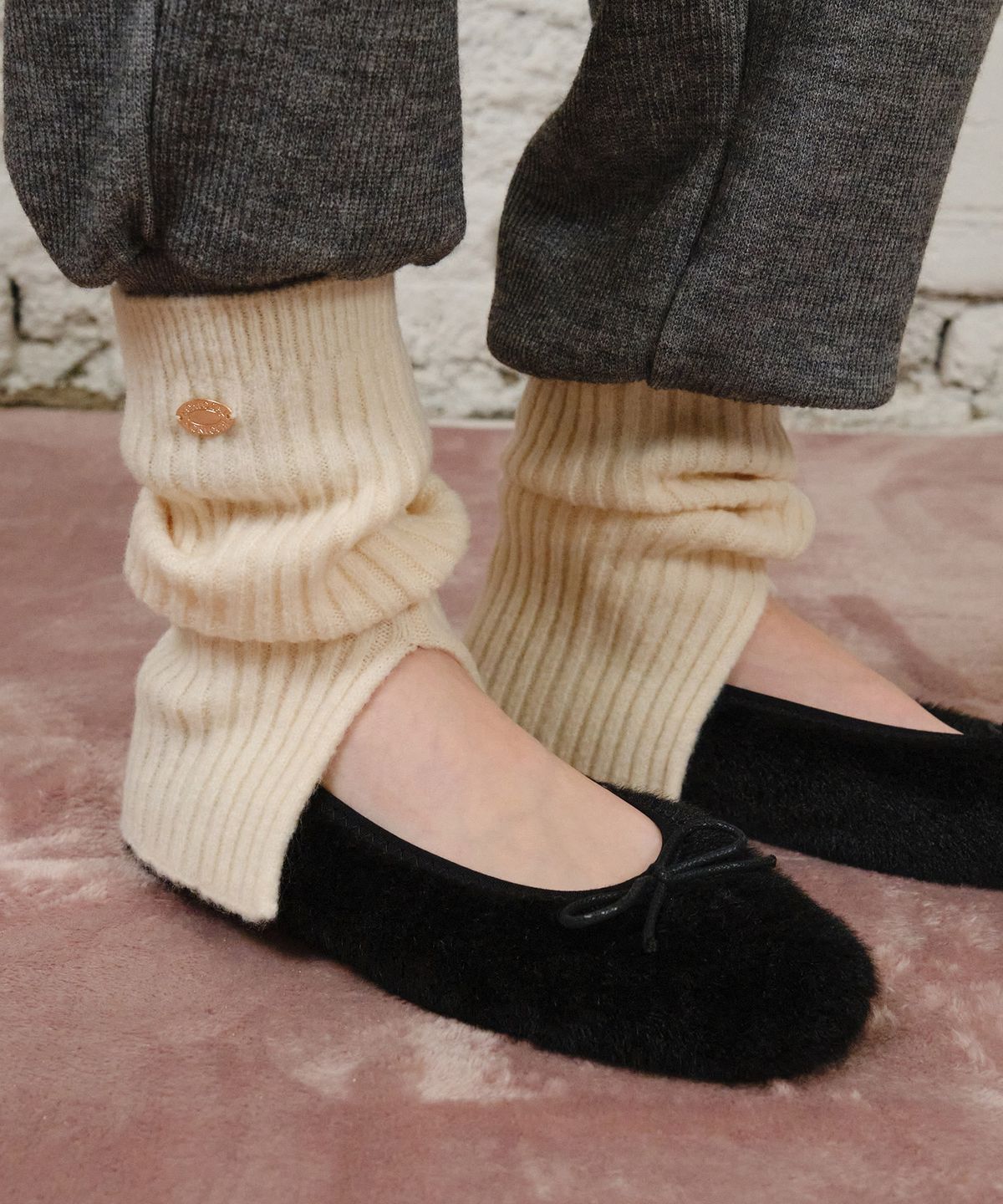 논로컬(NONLOCAL) Slit Woolen Knit Leg Warmer - Ivory