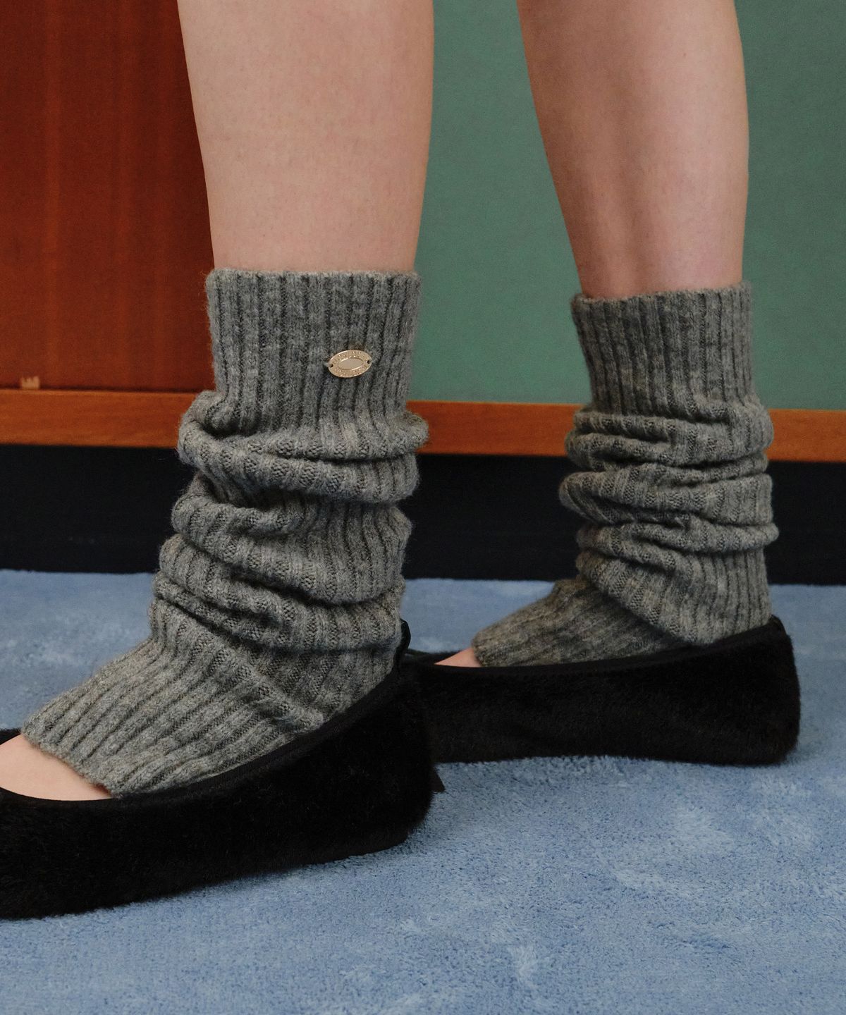 논로컬(NONLOCAL) Soft Wool Knit Leg Warmer - Grey