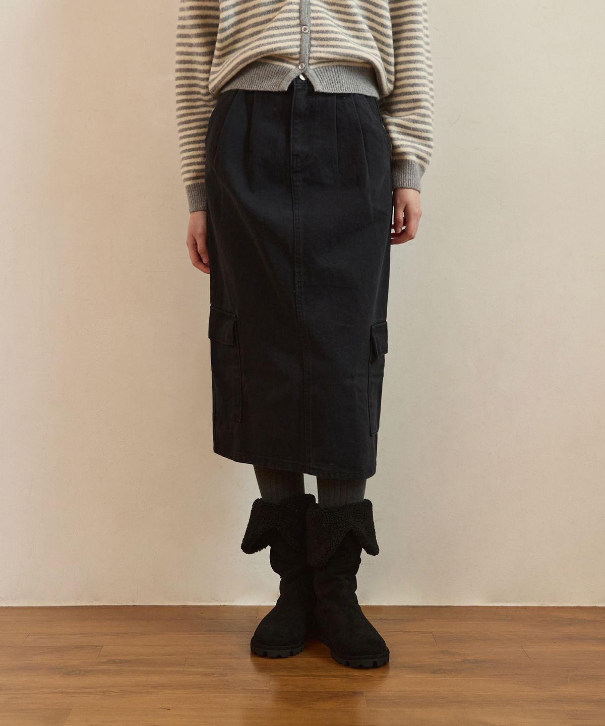어다울(ADAUL) Lata cargo pocket H line skirt - navy