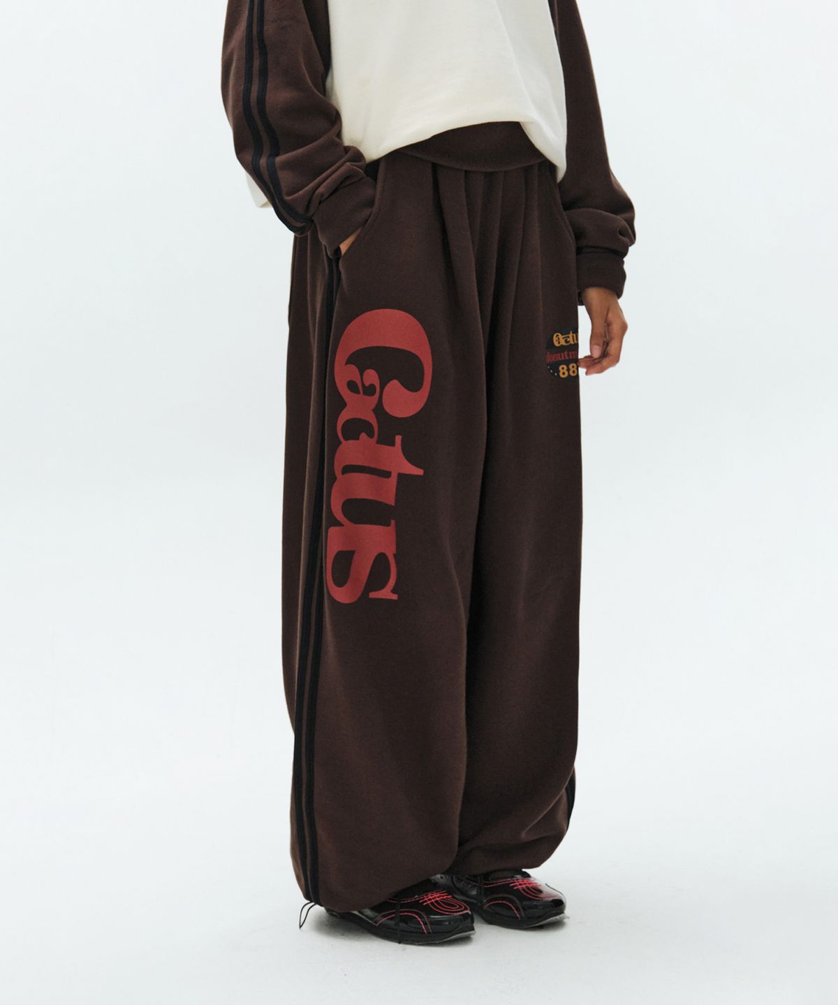 캑터스도넛마켓(CACTUSDONUTMARKET) Cactus Track Line Wide Sweat Pants-Brown