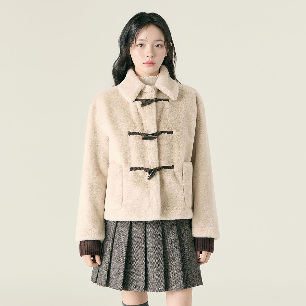 로엠(ROEM) 토글 퍼 자켓_RMJLF4VR13