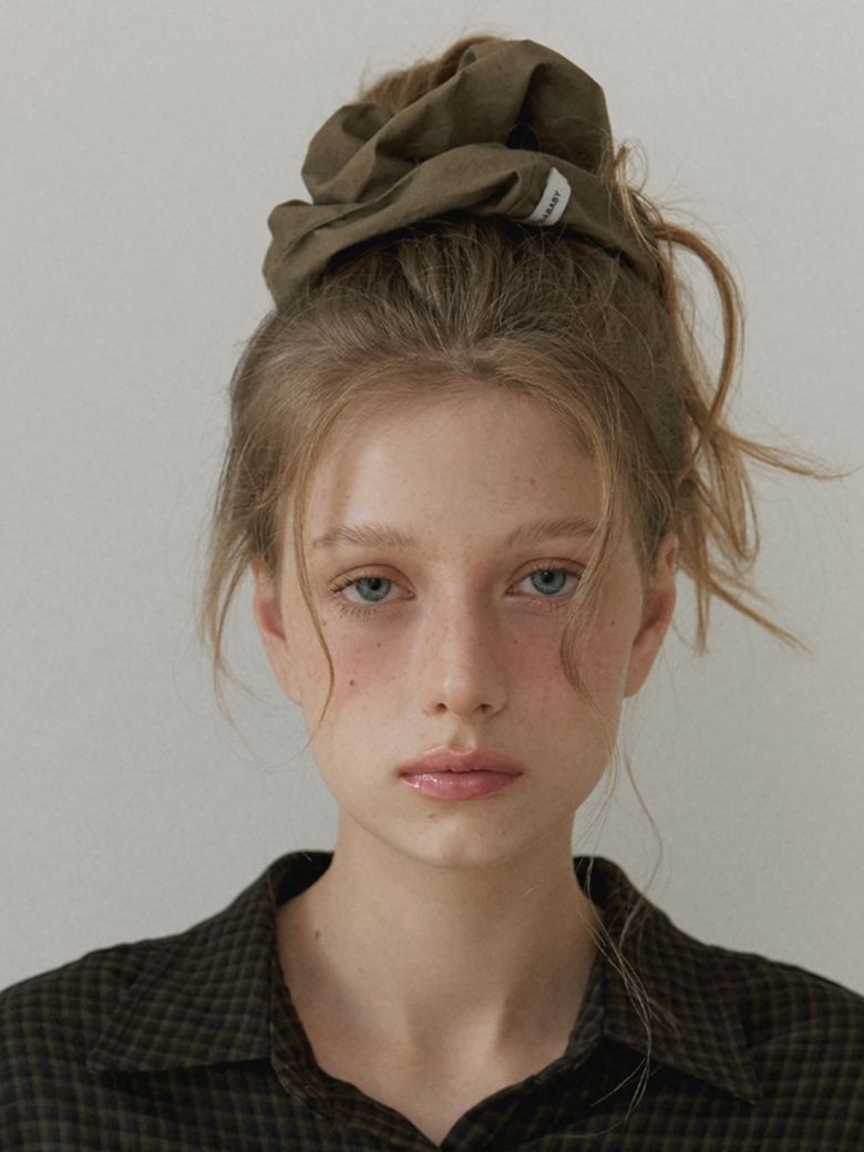 basic cozy cotton scrunch - olive moss
