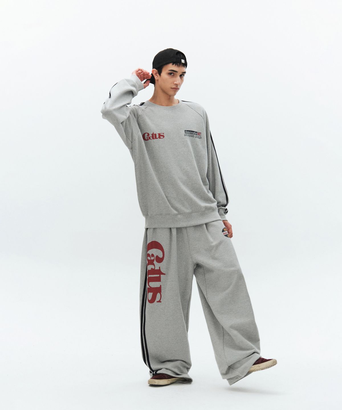 캑터스도넛마켓(CACTUSDONUTMARKET) Graphic Raglan Track Line Sweatshirt-Melange gray
