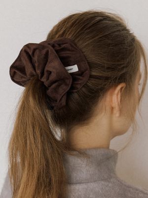 basic suede scrunch - coco brown