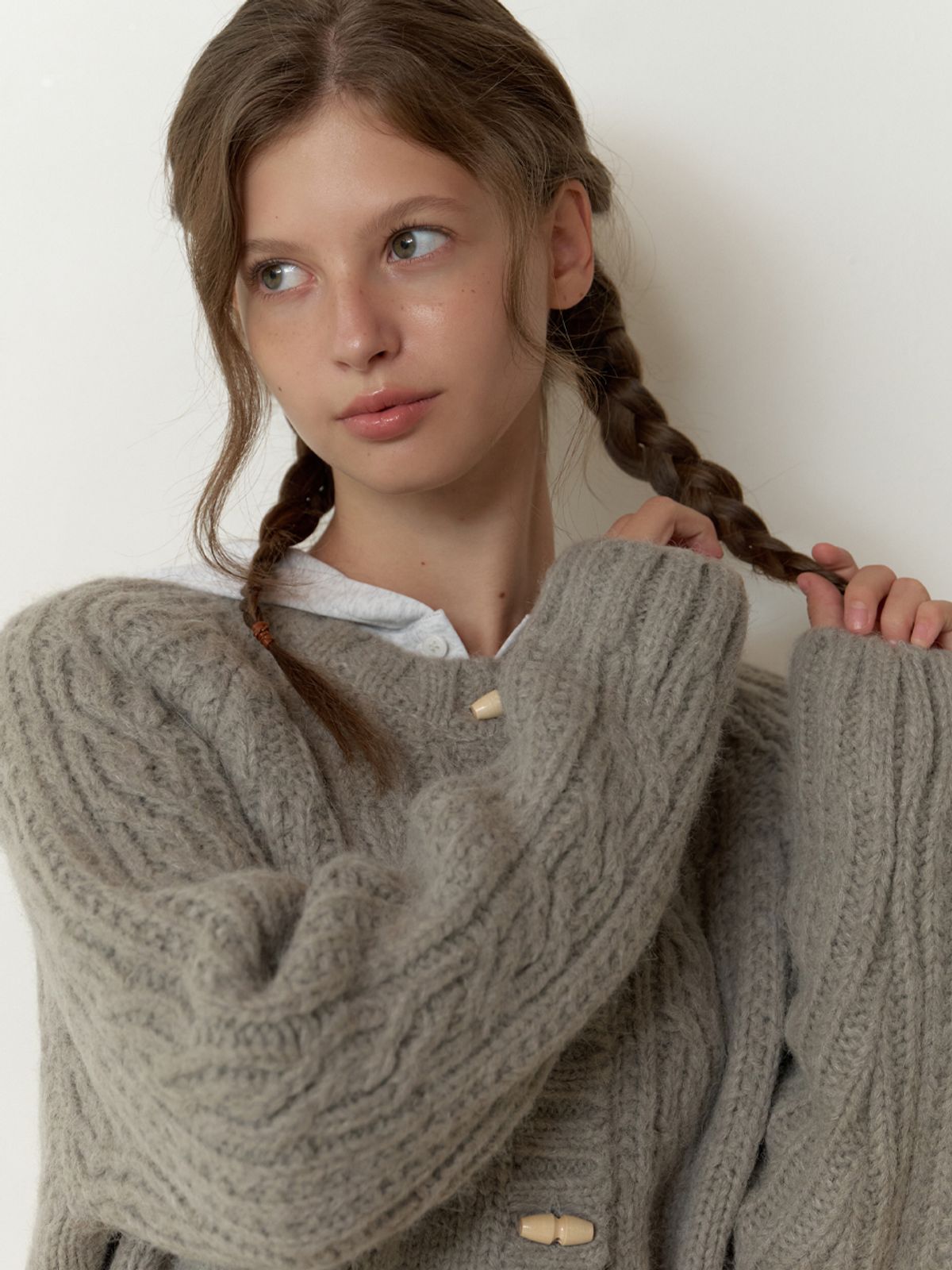 더미튼(THEMITTEN) Duffle cable cardigan (gray)