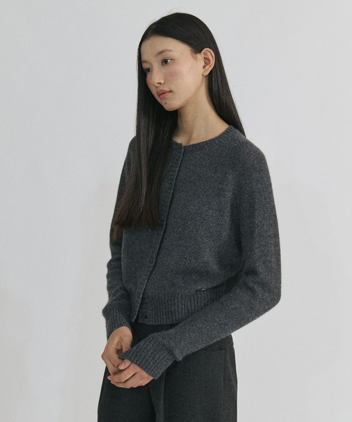 스텝어라운드(STEP AROUND) Soft Texture Raglan Knit Cardigan_CHARCOAL
