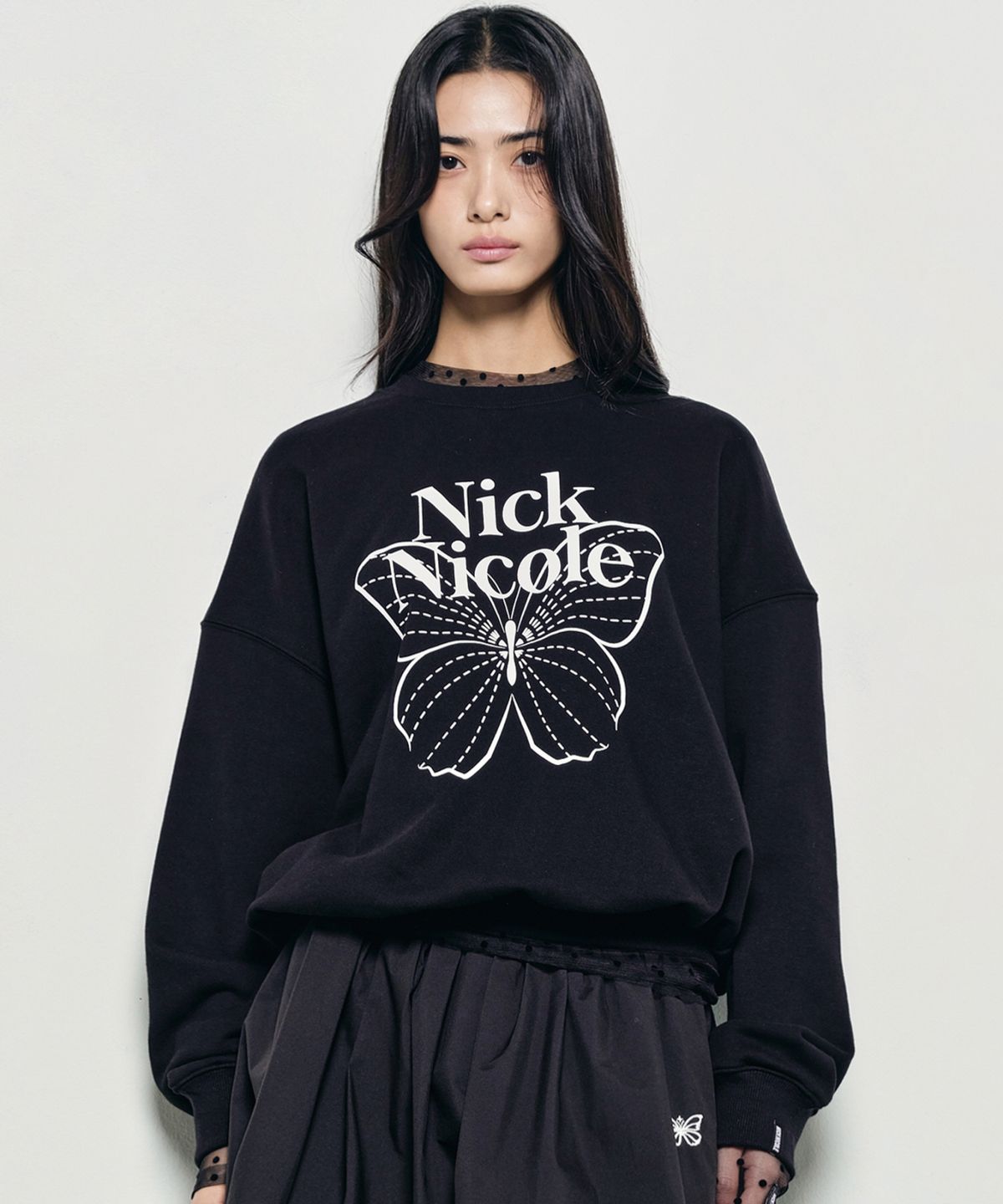 닉앤니콜(NICK&NICOLE) BUTTERFLY SIGNATURE SWEATSHIRT_BLACK WHITE