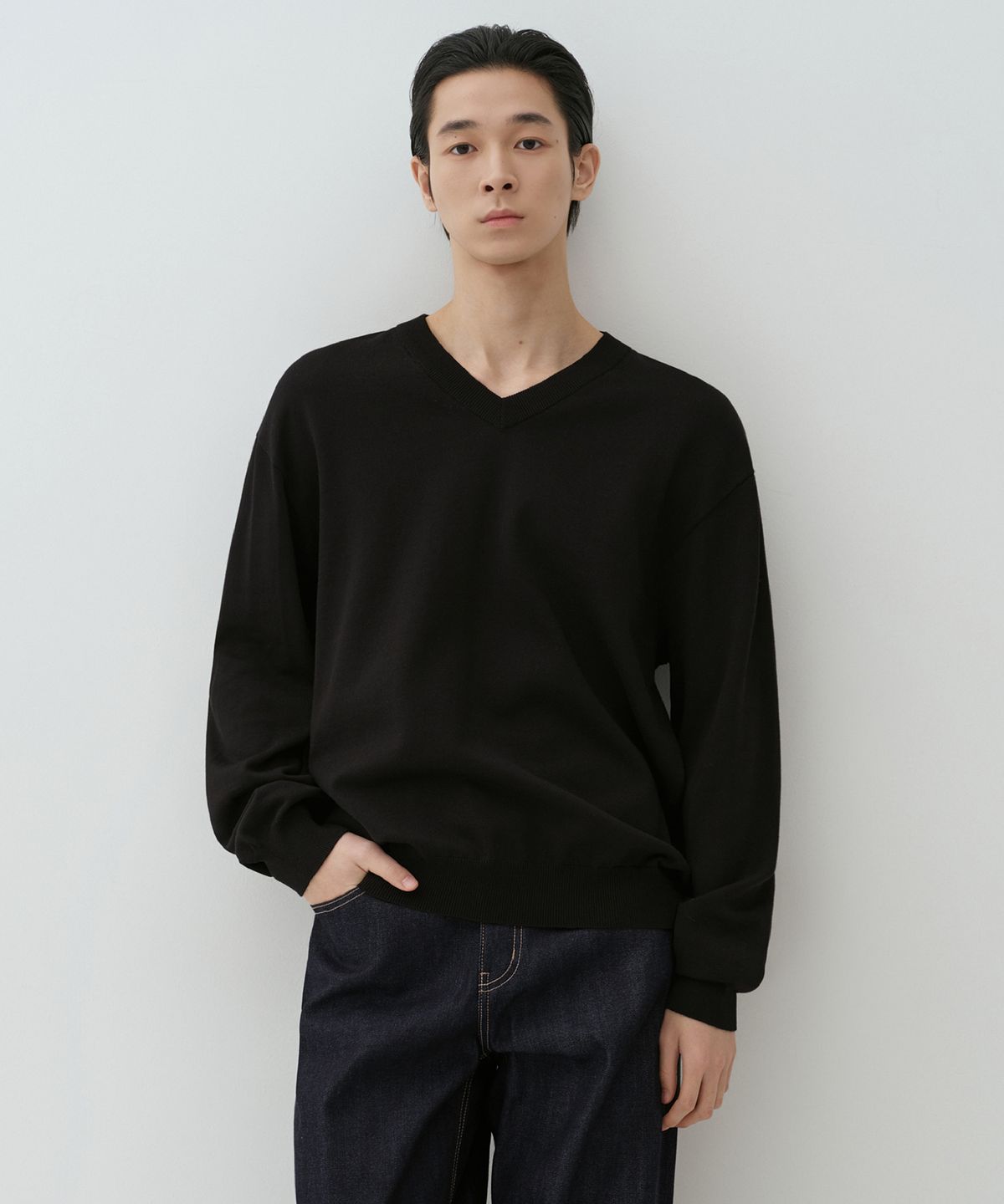무신사 스탠다드(MUSINSA STANDARD) 워셔블 수피마 코튼 브이 넥 니트 [블랙]
