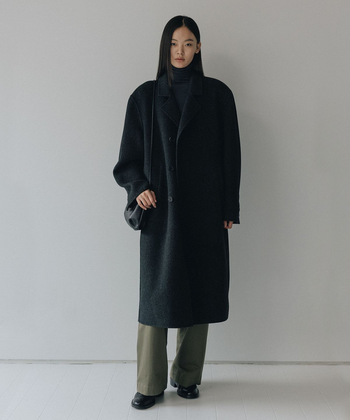 블랭크룸 우먼(BLANKROOM HER) 파운드 쉘 코트 (핸드메이드)_BLACK