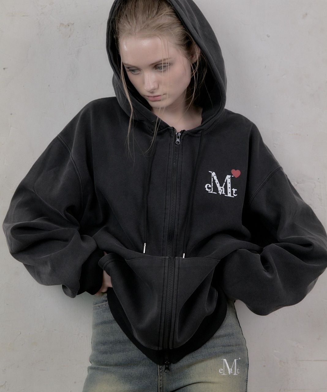 MUSINSA公式 | MUCENT ラブリッツミニハートロゴピグメントフード