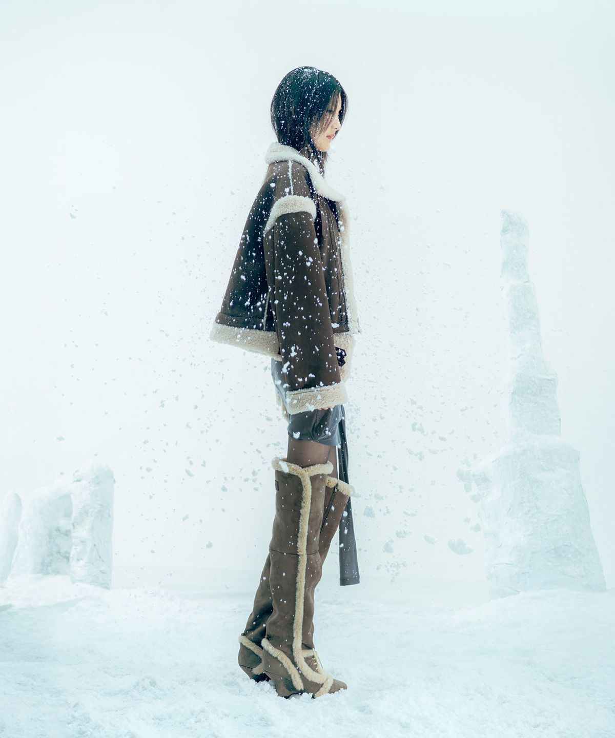 오호스(OJOS) Asym Shearling Wedge Boot / Stone Brown