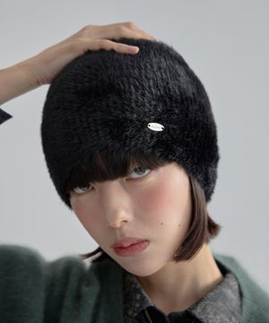 Fluffy Knit Beanie-black