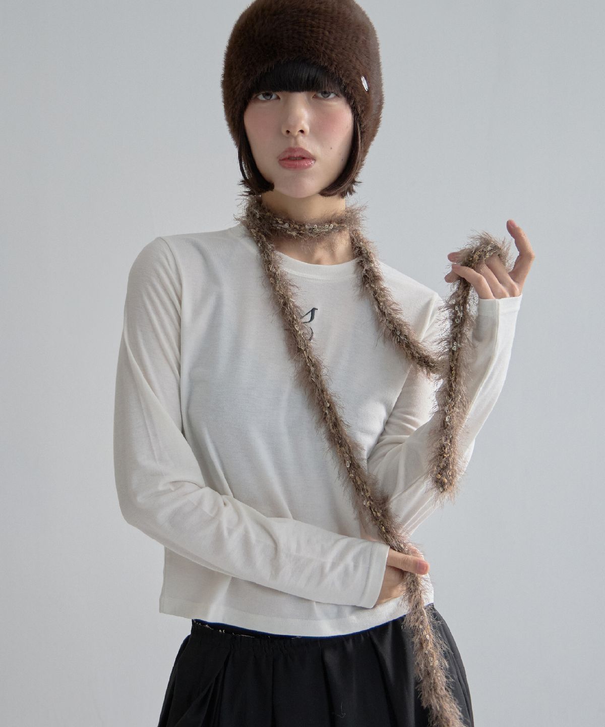 무아르모아(MOIREMOA) Airy Knit String Scarf-mocha brown