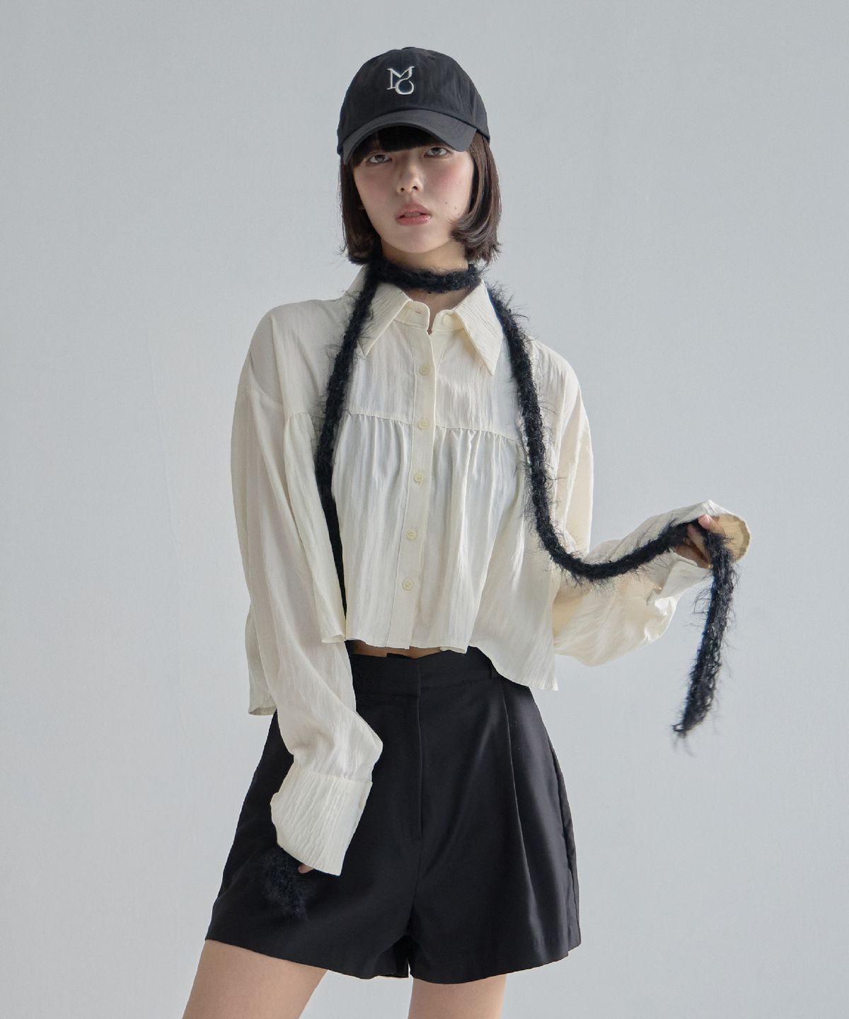 무아르모아(MOIREMOA) Airy Knit String Scarf-black
