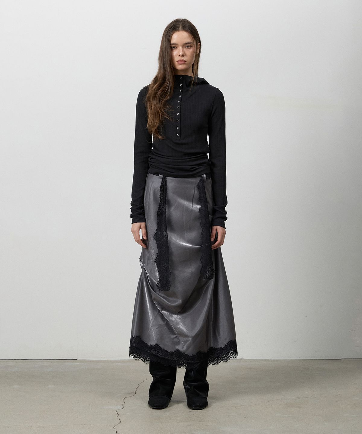 쓰리투에이티(THREE TO EIGHTY) LACE SHIRRING LONG SKIRT CHARCOAL