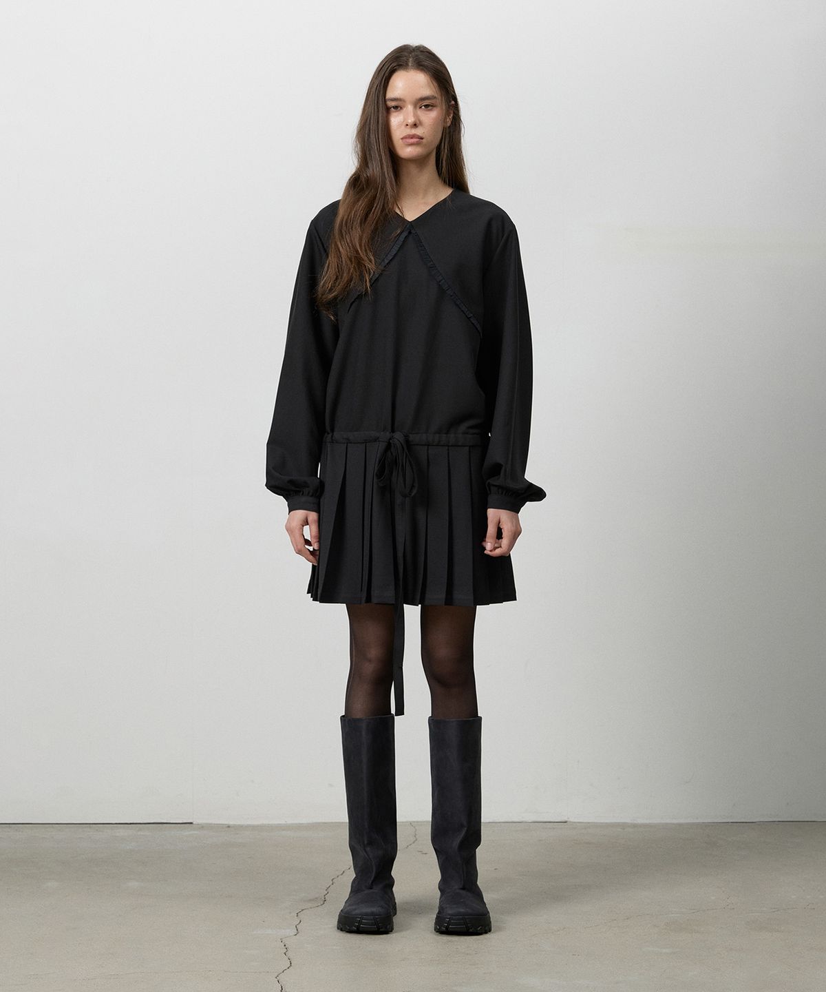 쓰리투에이티(THREE TO EIGHTY) PLEATS RIBBON DRESS BLACK