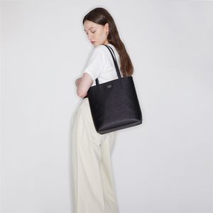 카일리 미들 숄더백 AR7AB704