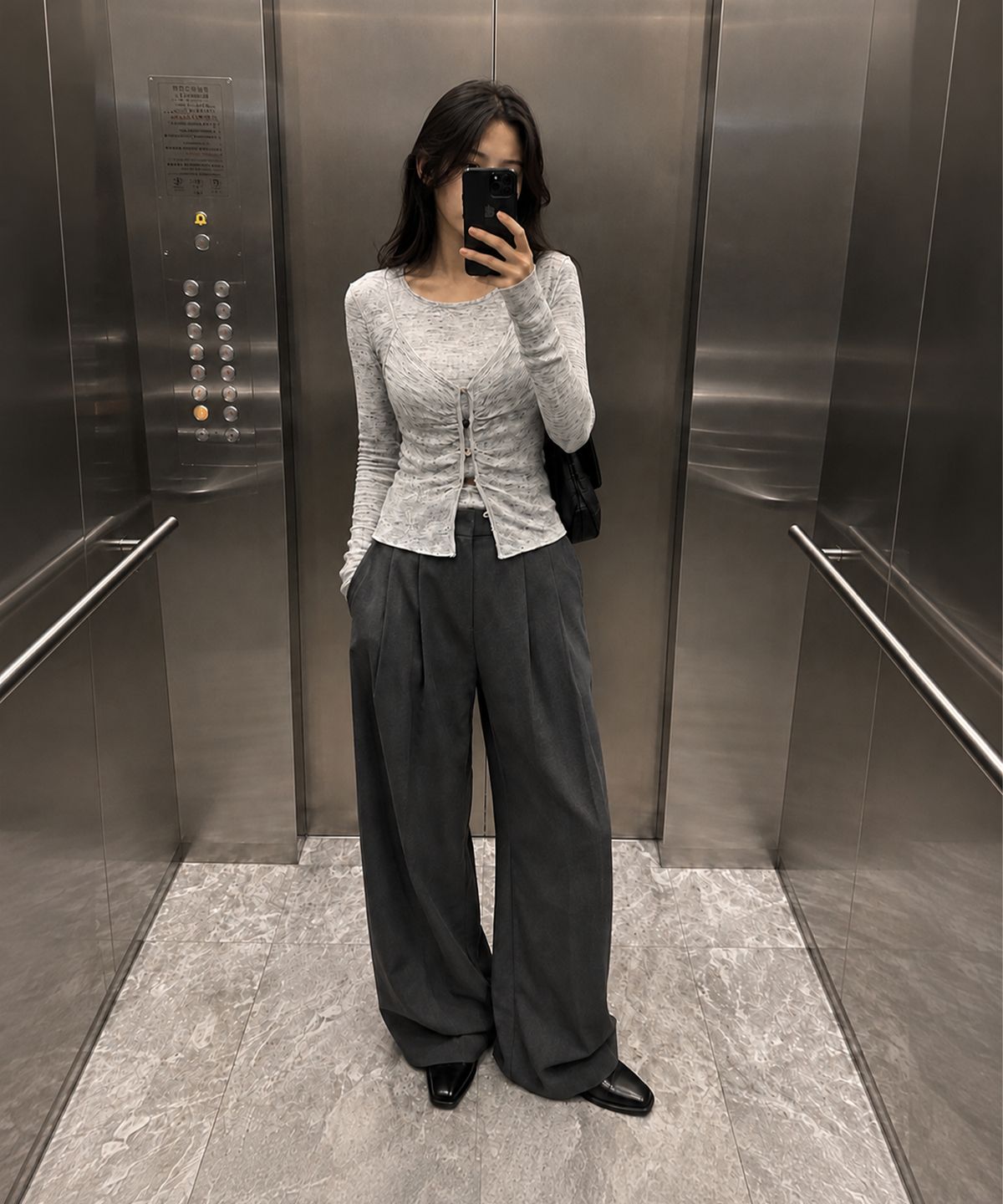 모아(MOAA) Shimmer button long sleeve knit (MELANGE GRAY)