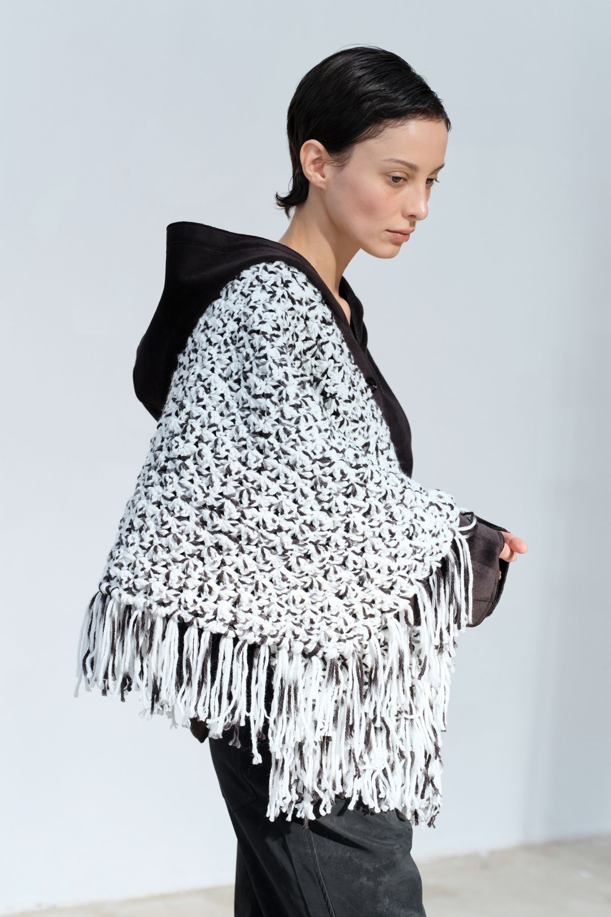 콥키노(KOBKINO) HANDMADE CROCHET FRINGE SHAWL (MELANGE)