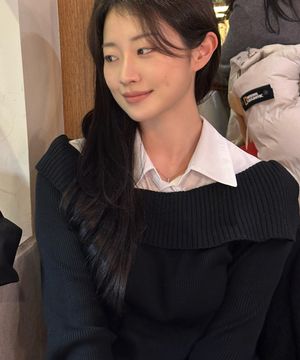 오프숄더 셔츠카라 풀오버_MIWKAFV21T MIWKAG36QT