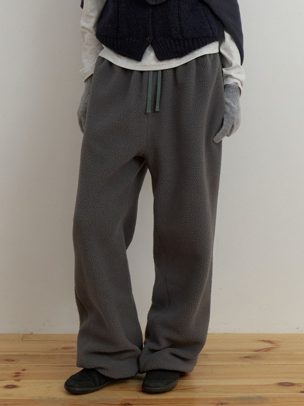 더미튼(THEMITTEN) Sog fleece sweat pants (charcoal)