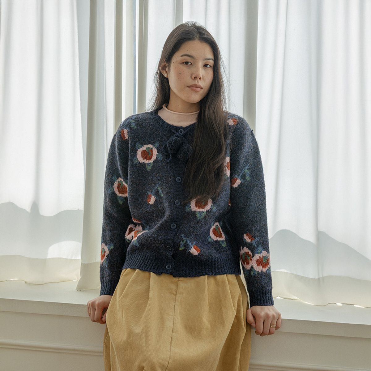 랭썬(LANGSON) LS_Flower pompom knit top_NAVY