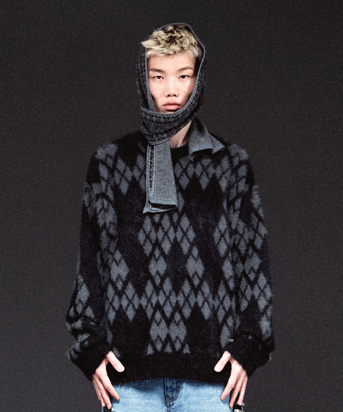 더바이닐하우스(THEVINYLHOUSE) ARGYLE SWEATER BLACK