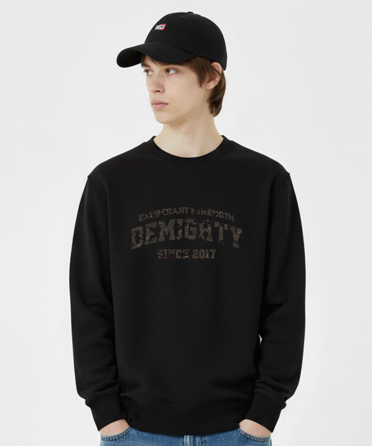 비마이티(BEMIGHTY) 까뮤 레터링 오버핏 기모 스웨트셔츠 [블랙]