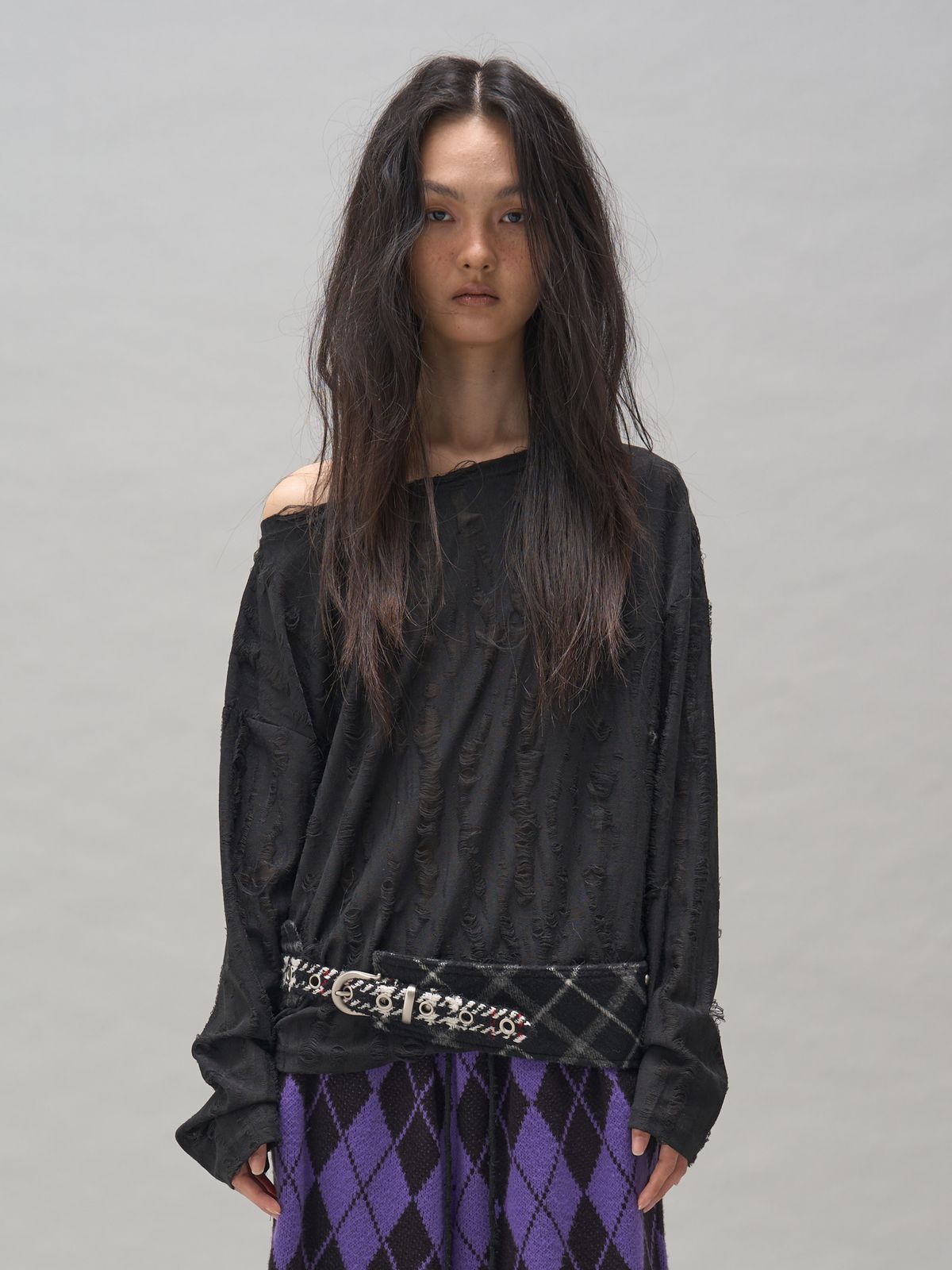 솜속(SOMSOC) DEVON DESTROYED TOP_BLACK