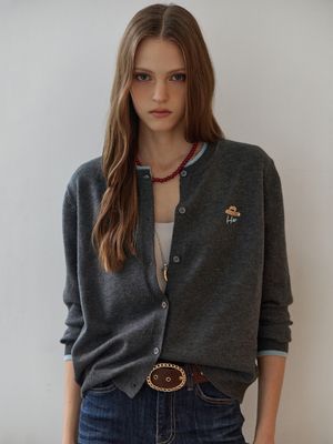 배색 라운드넥 자수 포인트 가디건