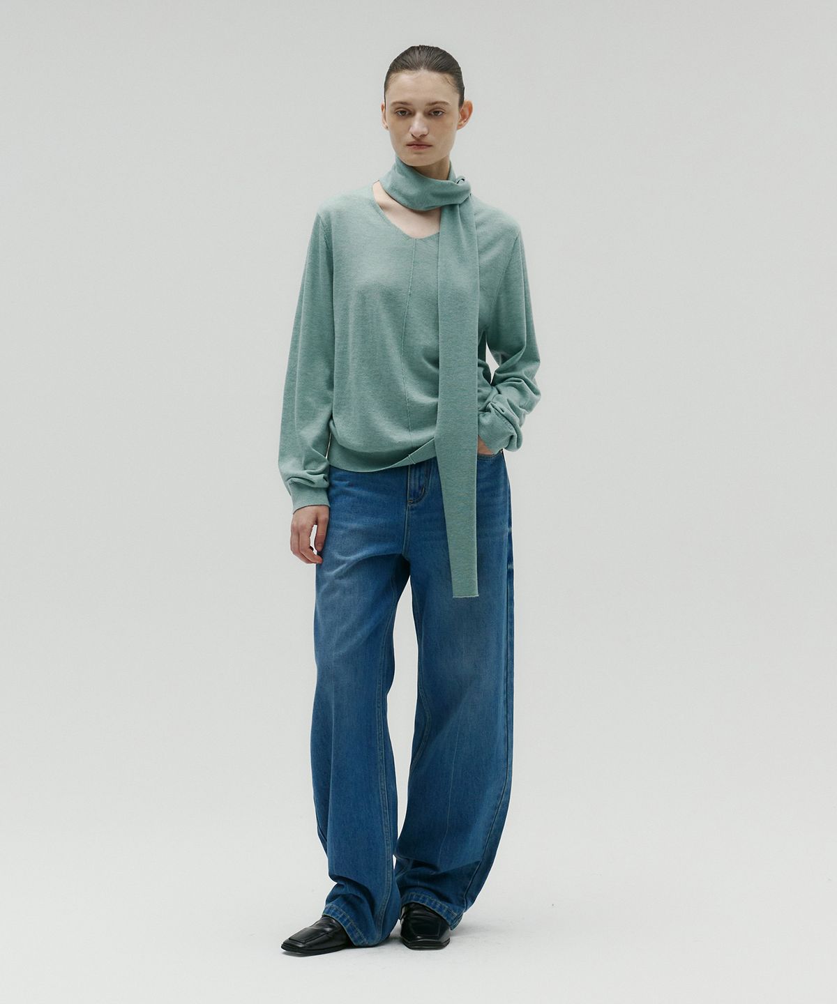 솔티페블(SALTY PEBBLE) V-NECK MUFFLER KNIT [GREYISH GREEN]