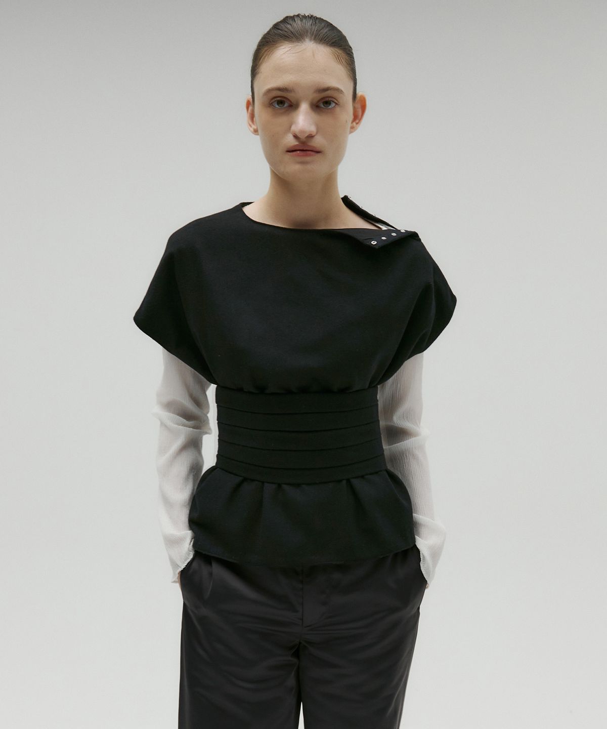 솔티페블(SALTY PEBBLE) [SET] WOOL SNAP BLOUSE & PINTUCK BUSTIER SET UP [BLACK]