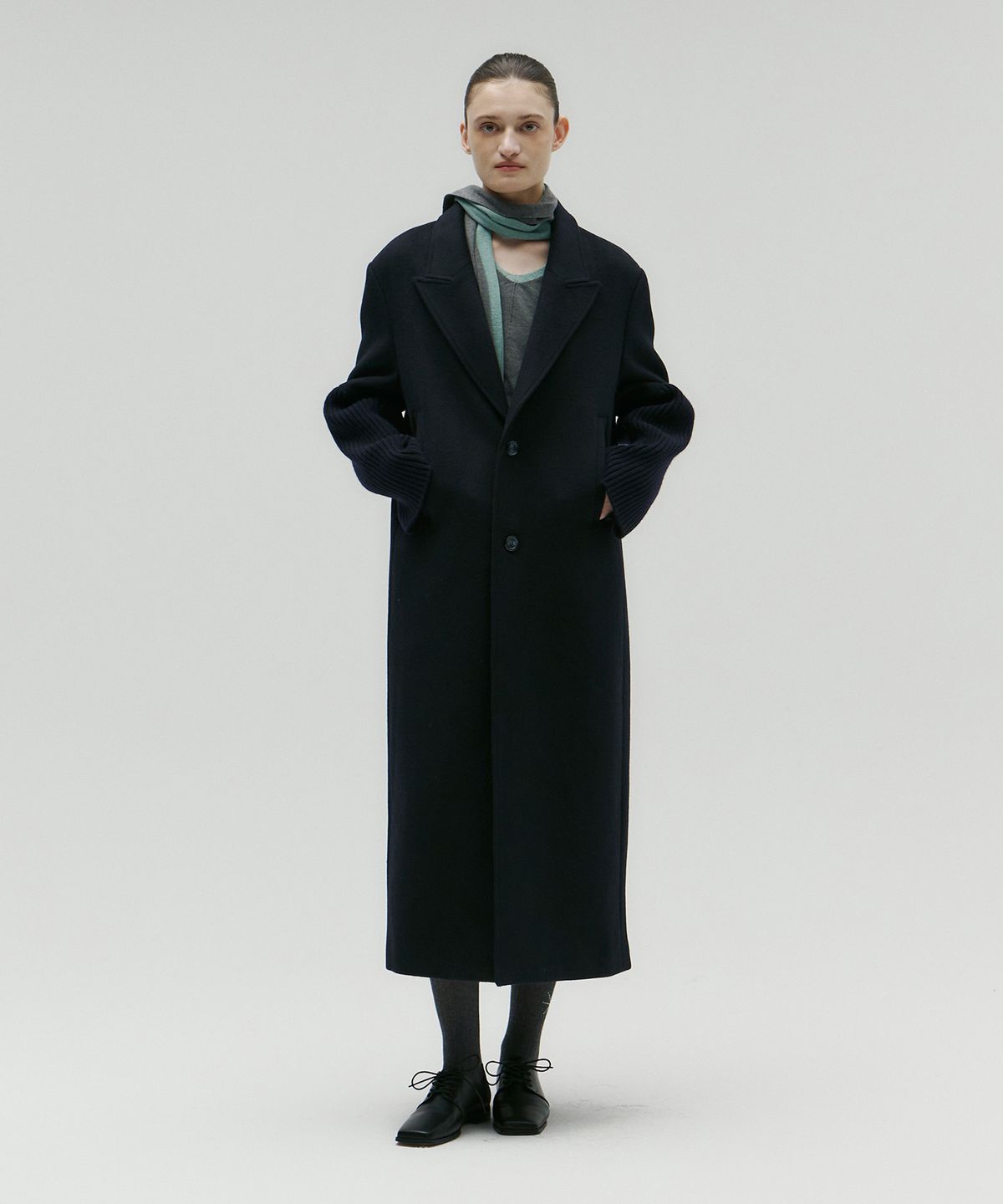 솔티페블(SALTY PEBBLE) KNITTED COMBI SLEEVE LONG COAT [NAVY]
