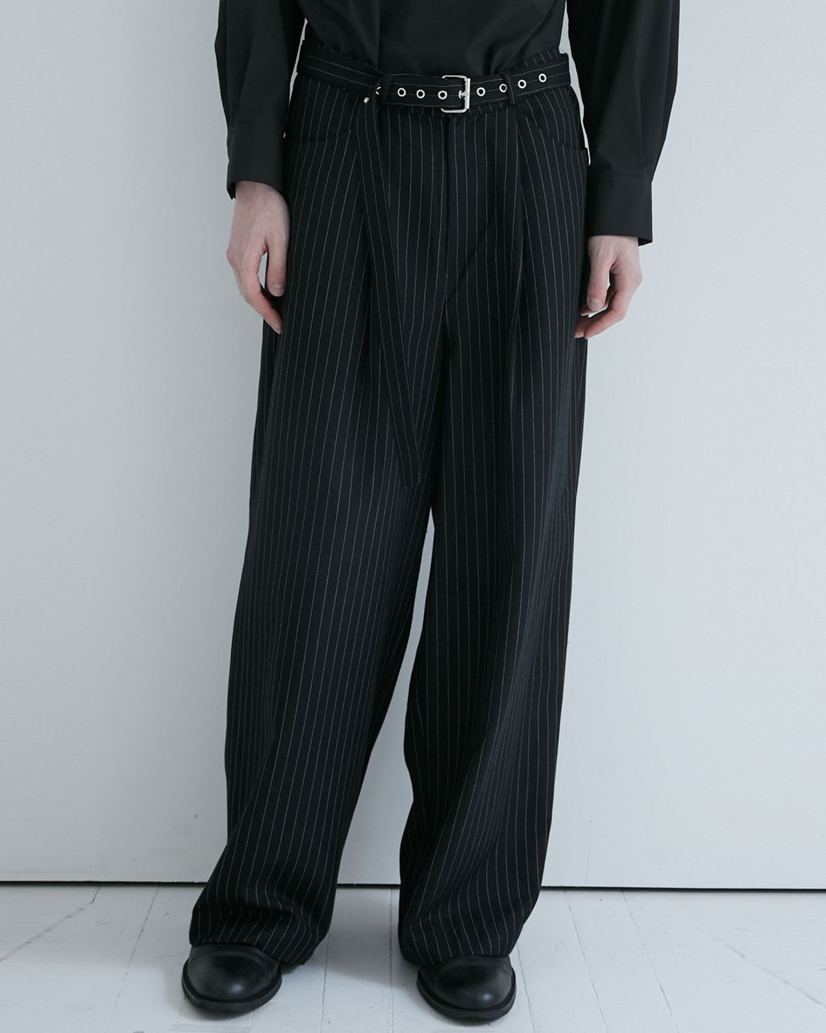 키류(KIRYU) BELTED CURVED SLACKS (STRIPE)